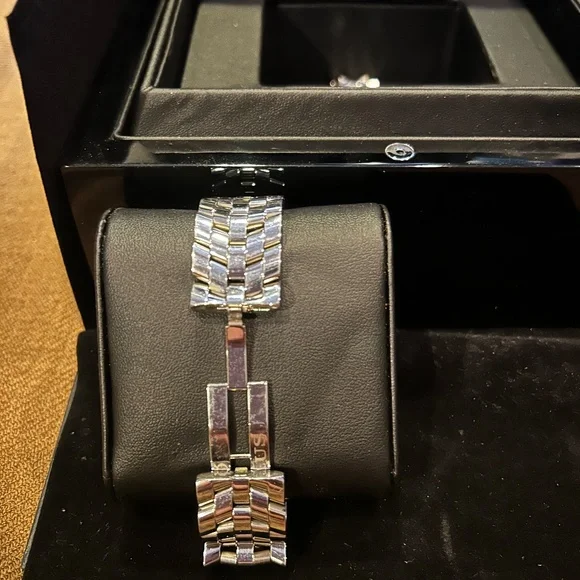 Milus Watch - Picture 8 of 8